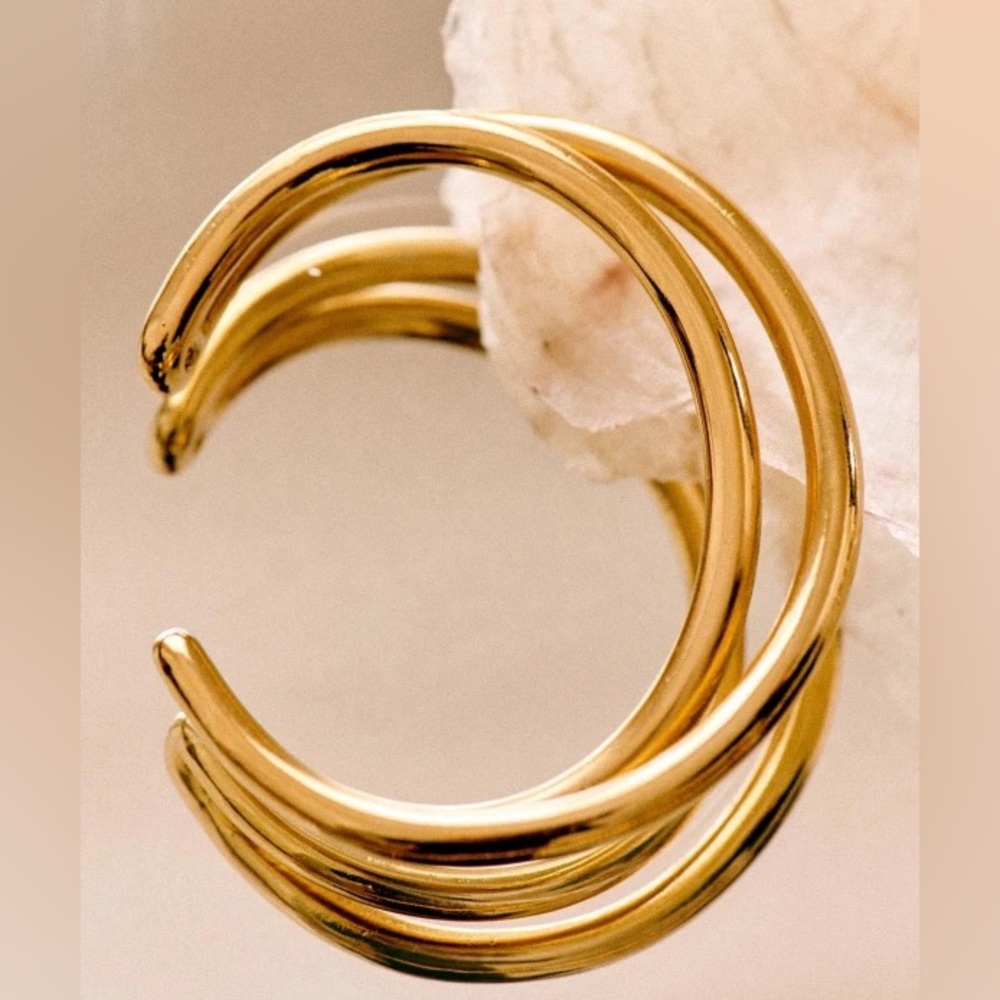 Sezane Chiara Wrist Cuff Bracelet - Picture 4 of 8